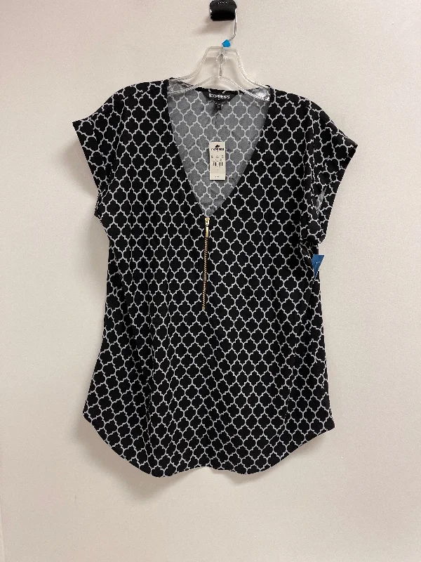 Top Short Sleeve By Express In Black, Size: L